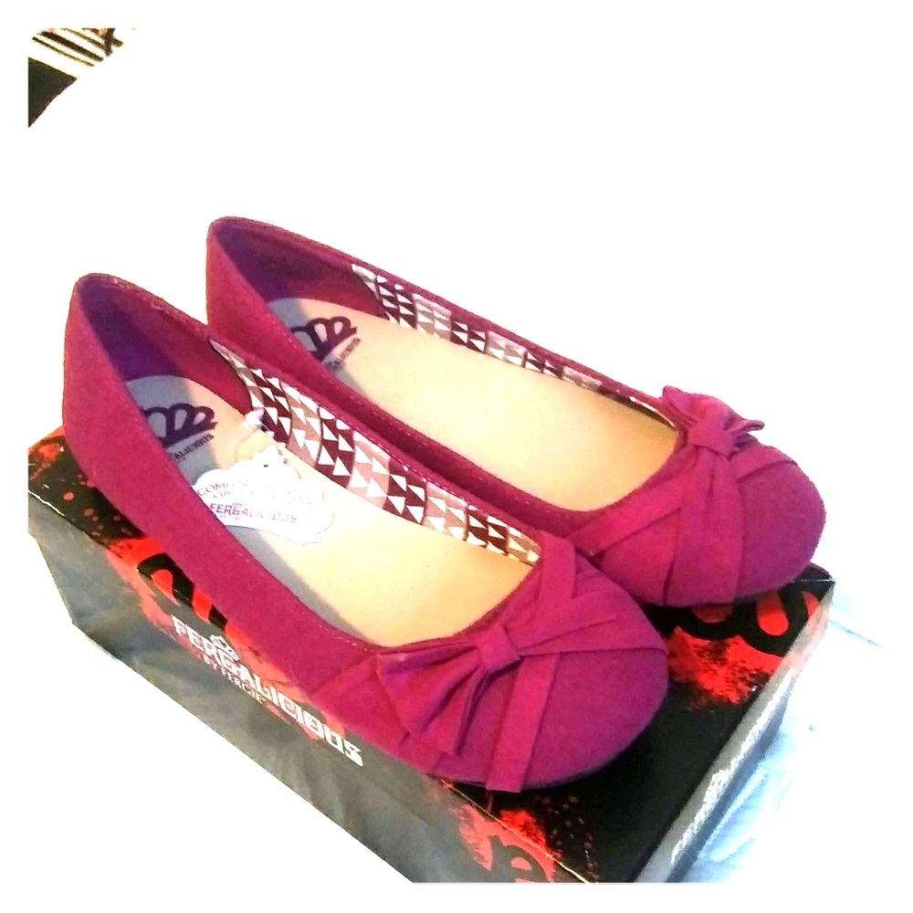 Fergalicous Flats Size 7.5M